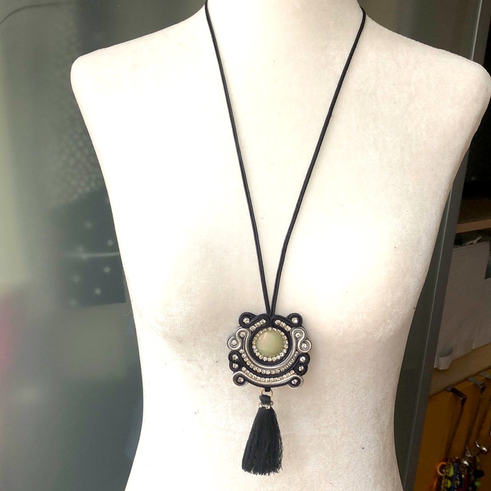Black and rhinestone pendant necklace $15
